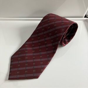 Distinction | Red diamond shape patterns tie